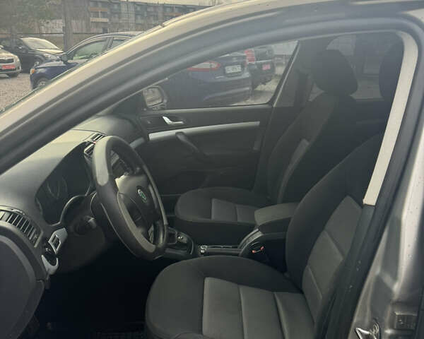 Серый Шкода Октавия, объемом двигателя 1.6 л и пробегом 290 тыс. км за 5600 $, фото 9 на Automoto.ua