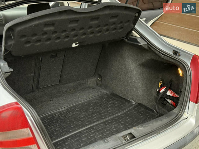 Сірий Шкода Октавія, об'ємом двигуна 2 л та пробігом 301 тис. км за 6150 $, фото 38 на Automoto.ua