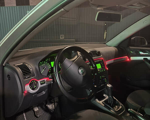 Сірий Шкода Октавія, об'ємом двигуна 1.6 л та пробігом 190 тис. км за 6750 $, фото 5 на Automoto.ua