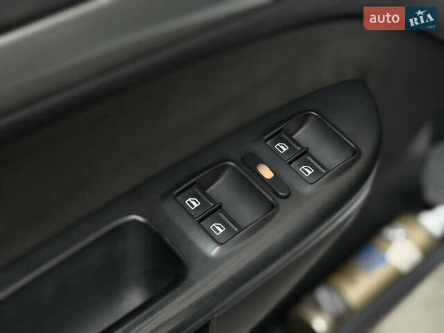 Сірий Шкода Октавія, об'ємом двигуна 2 л та пробігом 301 тис. км за 6150 $, фото 22 на Automoto.ua