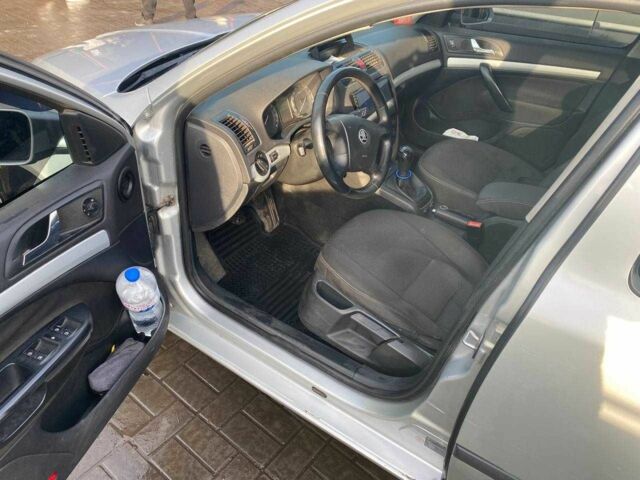 Серый Шкода Октавия, объемом двигателя 1.6 л и пробегом 328 тыс. км за 5500 $, фото 5 на Automoto.ua