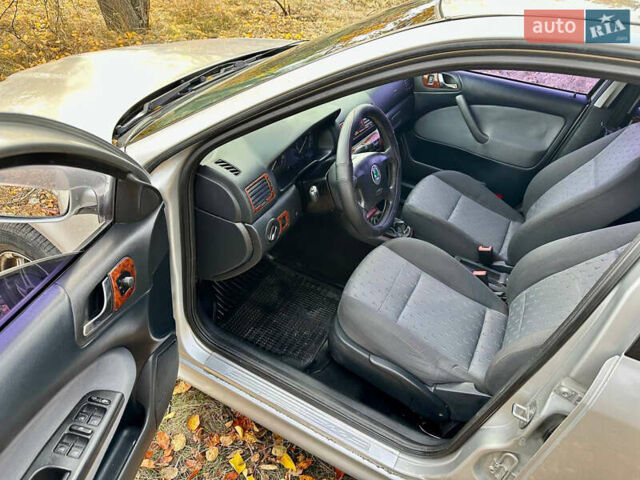 Сірий Шкода Октавія, об'ємом двигуна 1.6 л та пробігом 235 тис. км за 4999 $, фото 13 на Automoto.ua
