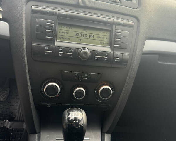 Серый Шкода Октавия, объемом двигателя 1.6 л и пробегом 290 тыс. км за 5600 $, фото 14 на Automoto.ua