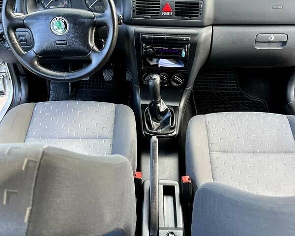 Серый Шкода Октавия, объемом двигателя 1.6 л и пробегом 218 тыс. км за 5200 $, фото 12 на Automoto.ua