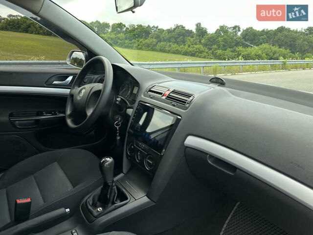 Серый Шкода Октавия, объемом двигателя 1.6 л и пробегом 267 тыс. км за 5400 $, фото 22 на Automoto.ua