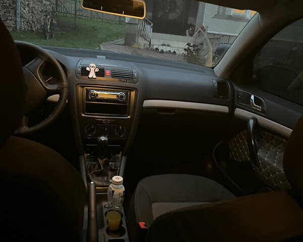 Сірий Шкода Октавія, об'ємом двигуна 1.6 л та пробігом 300 тис. км за 5800 $, фото 7 на Automoto.ua