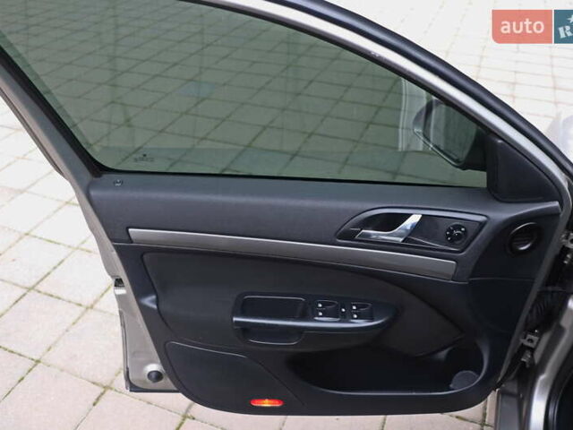 Сірий Шкода Октавія, об'ємом двигуна 1.6 л та пробігом 320 тис. км за 5999 $, фото 8 на Automoto.ua