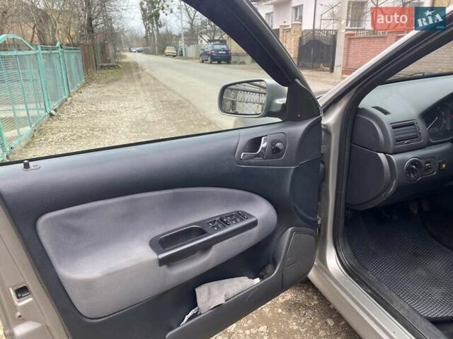 Серый Шкода Октавия, объемом двигателя 1.6 л и пробегом 290 тыс. км за 5600 $, фото 11 на Automoto.ua
