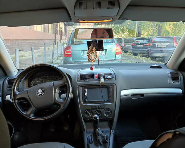 Серый Шкода Октавия, объемом двигателя 1.6 л и пробегом 245 тыс. км за 6000 $, фото 5 на Automoto.ua