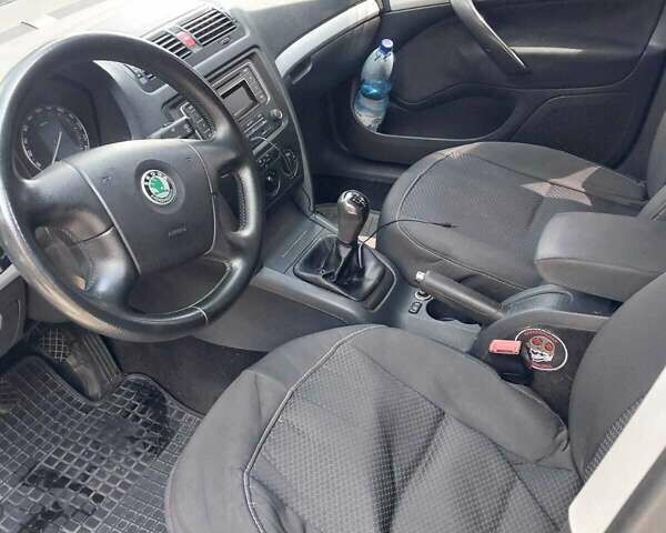 Серый Шкода Октавия, объемом двигателя 1.6 л и пробегом 313 тыс. км за 4600 $, фото 2 на Automoto.ua