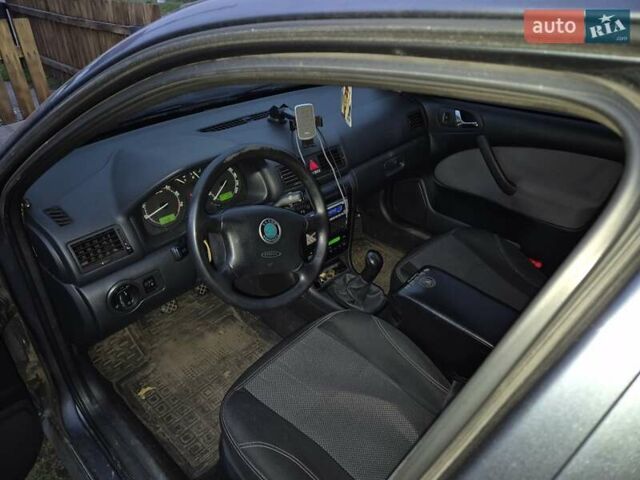 Серый Шкода Октавия, объемом двигателя 1.6 л и пробегом 241 тыс. км за 5300 $, фото 2 на Automoto.ua