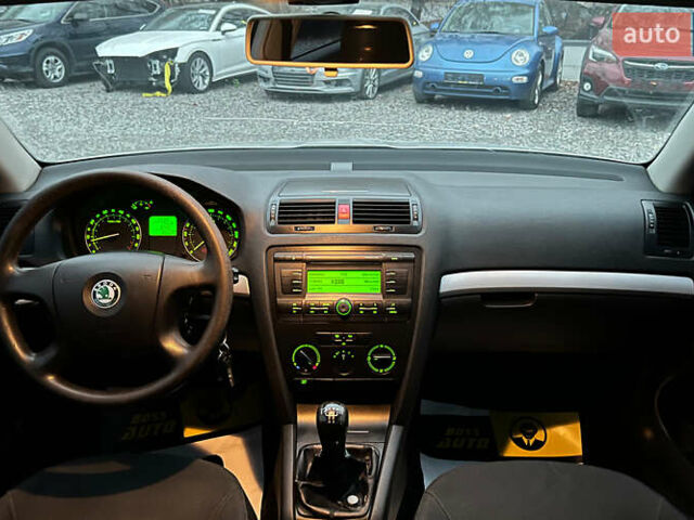 Серый Шкода Октавия, объемом двигателя 1.6 л и пробегом 250 тыс. км за 5850 $, фото 8 на Automoto.ua