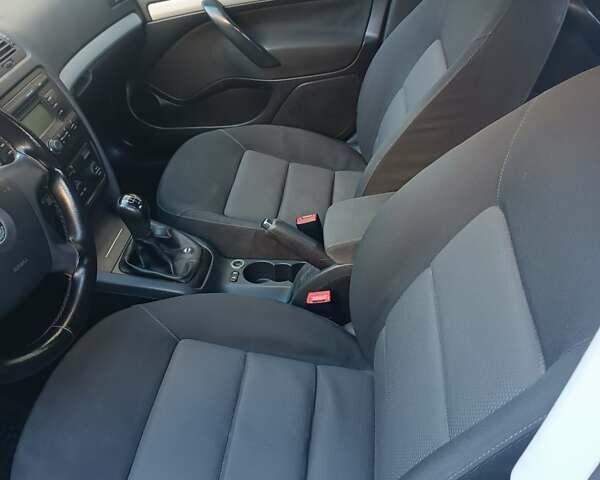 Шкода Октавия 2007 в Тернополе на Automoto.ua Серый Шкода Октавия, объемом двигателя 1.6 л и пробегом 270 тыс. км за 5600 $, фото 23 на Automoto.ua