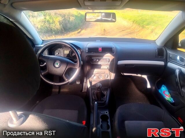 Сірий Шкода Октавія, об'ємом двигуна 1.6 л та пробігом 300 тис. км за 4600 $, фото 5 на Automoto.ua