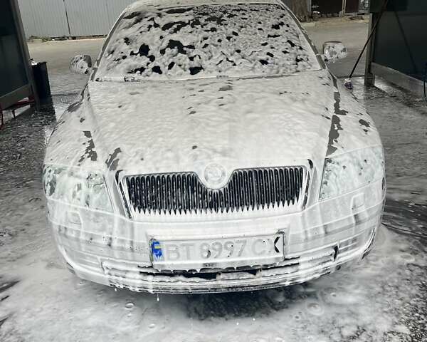 Серый Шкода Октавия, объемом двигателя 1.6 л и пробегом 237 тыс. км за 5750 $, фото 2 на Automoto.ua