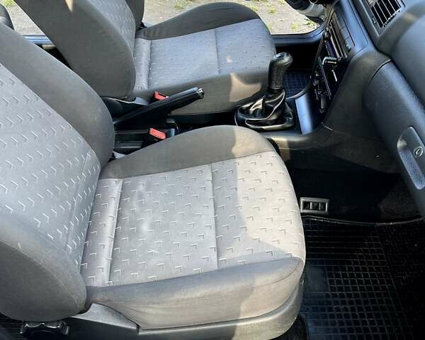 Серый Шкода Октавия, объемом двигателя 1.6 л и пробегом 218 тыс. км за 5200 $, фото 11 на Automoto.ua