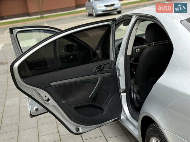 Сірий Шкода Октавія, об'ємом двигуна 2 л та пробігом 301 тис. км за 6150 $, фото 27 на Automoto.ua