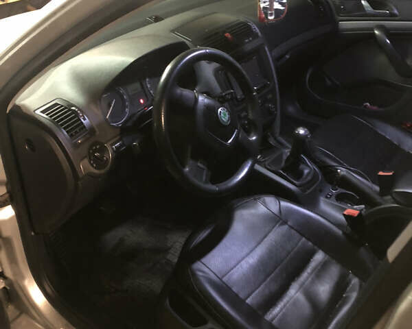 Серый Шкода Октавия, объемом двигателя 1.97 л и пробегом 260 тыс. км за 5700 $, фото 4 на Automoto.ua