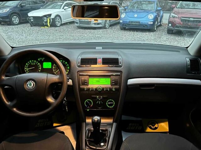 Серый Шкода Октавия, объемом двигателя 1.6 л и пробегом 250 тыс. км за 5850 $, фото 8 на Automoto.ua