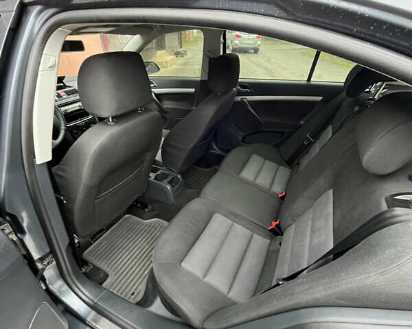 Сірий Шкода Октавія, об'ємом двигуна 1.6 л та пробігом 300 тис. км за 5800 $, фото 9 на Automoto.ua