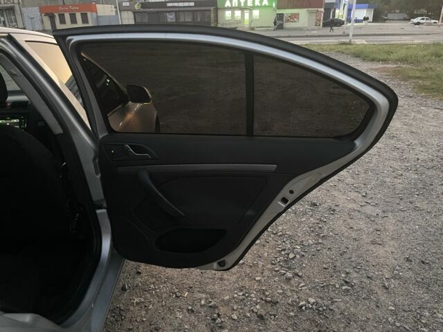 Сірий Шкода Октавія, об'ємом двигуна 2 л та пробігом 346 тис. км за 5900 $, фото 11 на Automoto.ua
