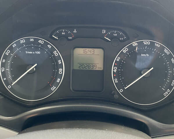 Сірий Шкода Октавія, об'ємом двигуна 1.6 л та пробігом 205 тис. км за 5999 $, фото 12 на Automoto.ua