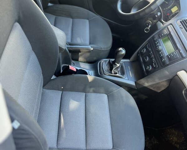 Серый Шкода Октавия, объемом двигателя 1.6 л и пробегом 250 тыс. км за 7300 $, фото 5 на Automoto.ua