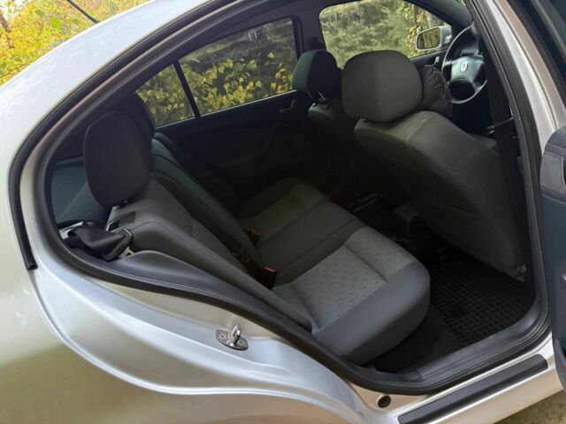 Серый Шкода Октавия, объемом двигателя 0 л и пробегом 290 тыс. км за 5600 $, фото 6 на Automoto.ua