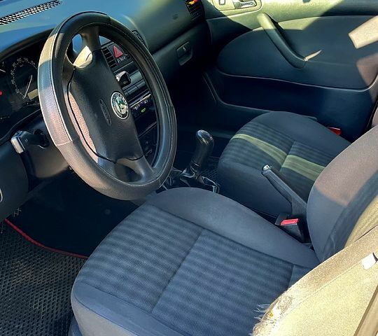 Серый Шкода Октавия, объемом двигателя 1.6 л и пробегом 265 тыс. км за 5300 $, фото 7 на Automoto.ua