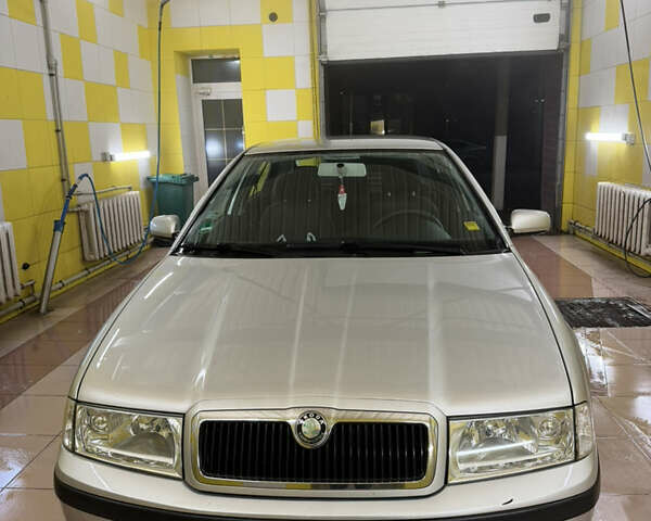 Серый Шкода Октавия, объемом двигателя 1.6 л и пробегом 284 тыс. км за 5700 $, фото 2 на Automoto.ua