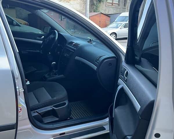 Серый Шкода Октавия, объемом двигателя 1.6 л и пробегом 237 тыс. км за 5750 $, фото 5 на Automoto.ua