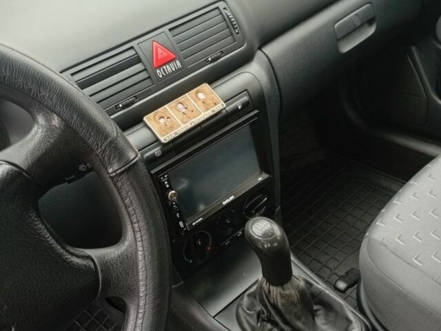 Серый Шкода Октавия, объемом двигателя 1.6 л и пробегом 179 тыс. км за 5700 $, фото 5 на Automoto.ua