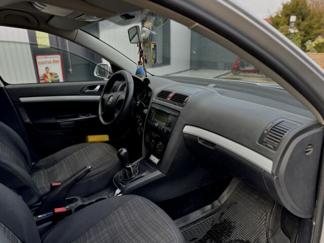 Серый Шкода Октавия, объемом двигателя 1.6 л и пробегом 203 тыс. км за 5000 $, фото 10 на Automoto.ua