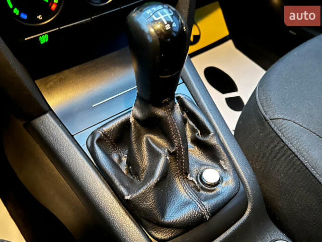 Серый Шкода Октавия, объемом двигателя 1.6 л и пробегом 250 тыс. км за 5850 $, фото 12 на Automoto.ua