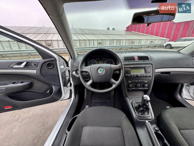 Сірий Шкода Октавія, об'ємом двигуна 2 л та пробігом 246 тис. км за 5999 $, фото 18 на Automoto.ua