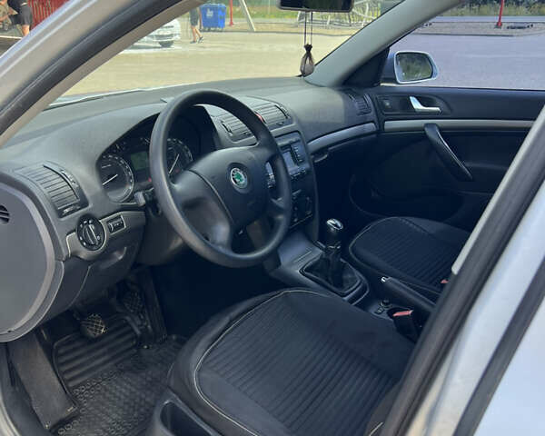 Сірий Шкода Октавія, об'ємом двигуна 1.6 л та пробігом 170 тис. км за 6500 $, фото 7 на Automoto.ua