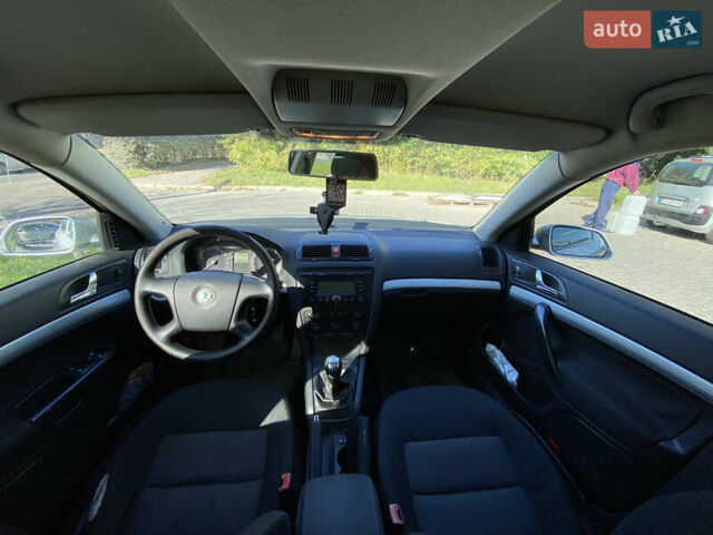 Сірий Шкода Октавія, об'ємом двигуна 1.6 л та пробігом 348 тис. км за 5100 $, фото 6 на Automoto.ua
