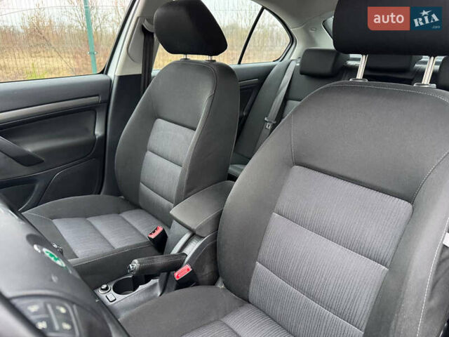 Серый Шкода Октавия, объемом двигателя 1.6 л и пробегом 190 тыс. км за 6390 $, фото 56 на Automoto.ua