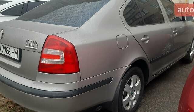 Серый Шкода Октавия, объемом двигателя 1.6 л и пробегом 247 тыс. км за 4750 $, фото 3 на Automoto.ua