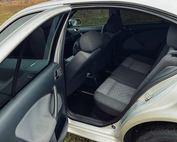 Серый Шкода Октавия, объемом двигателя 1.6 л и пробегом 150 тыс. км за 5100 $, фото 2 на Automoto.ua