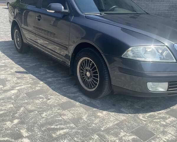 Серый Шкода Октавия, объемом двигателя 1.6 л и пробегом 404 тыс. км за 6500 $, фото 3 на Automoto.ua