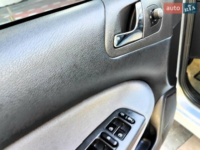 Сірий Шкода Октавія, об'ємом двигуна 1.6 л та пробігом 282 тис. км за 4490 $, фото 33 на Automoto.ua