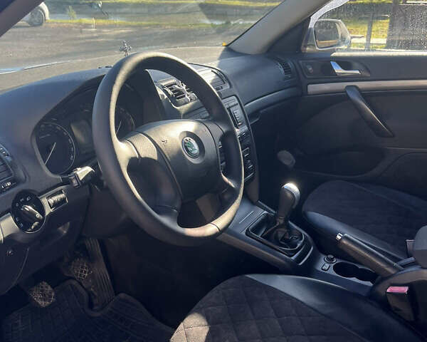 Серый Шкода Октавия, объемом двигателя 1.9 л и пробегом 238 тыс. км за 5800 $, фото 7 на Automoto.ua