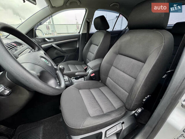 Сірий Шкода Октавія, об'ємом двигуна 2 л та пробігом 246 тис. км за 5999 $, фото 27 на Automoto.ua