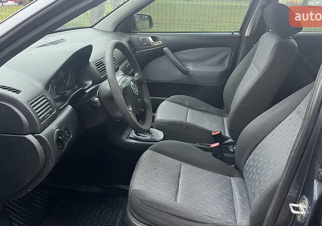 Серый Шкода Октавия, объемом двигателя 1.6 л и пробегом 250 тыс. км за 3500 $, фото 2 на Automoto.ua