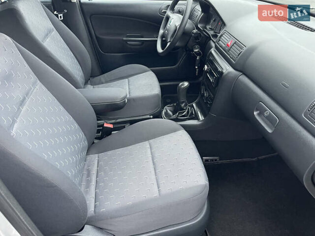 Сірий Шкода Октавія, об'ємом двигуна 1.6 л та пробігом 238 тис. км за 5999 $, фото 7 на Automoto.ua