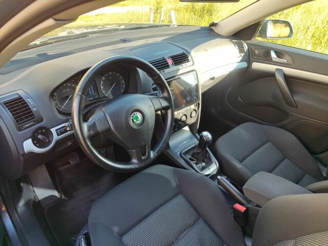 Серый Шкода Октавия, объемом двигателя 1.8 л и пробегом 171 тыс. км за 8000 $, фото 7 на Automoto.ua