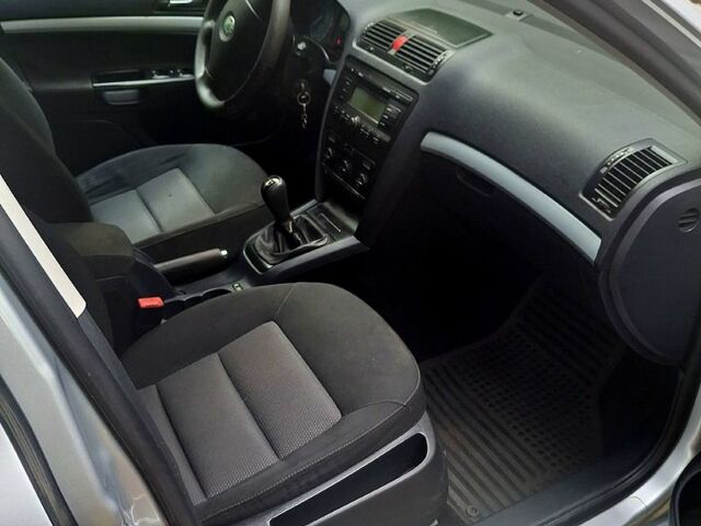 Сірий Шкода Октавія, об'ємом двигуна 1.6 л та пробігом 240 тис. км за 6000 $, фото 4 на Automoto.ua