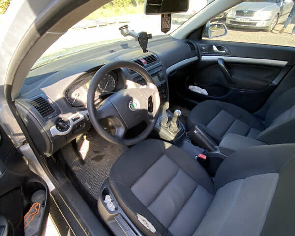 Сірий Шкода Октавія, об'ємом двигуна 1.6 л та пробігом 348 тис. км за 5100 $, фото 7 на Automoto.ua