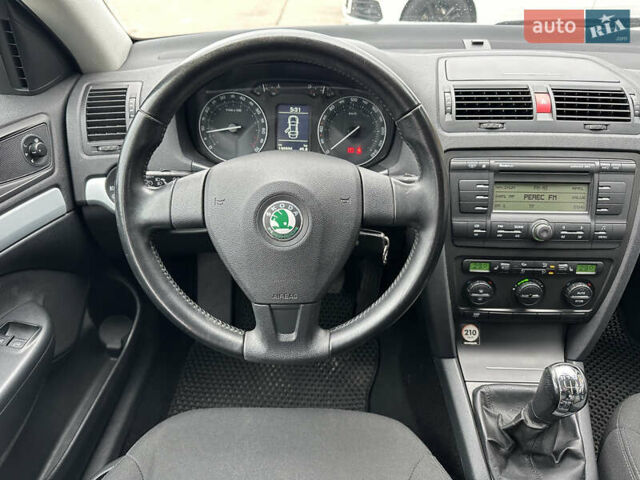 Серый Шкода Октавия, объемом двигателя 1.8 л и пробегом 190 тыс. км за 6500 $, фото 27 на Automoto.ua